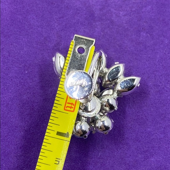 💛 Vintage Sherman Blue Crystal Flower Cluster Screw Back Earrings - Picture 5 of 5